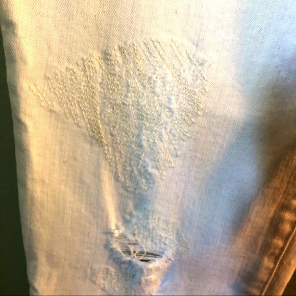Distressed White Skinny Jeans - Picture 4 of 4
